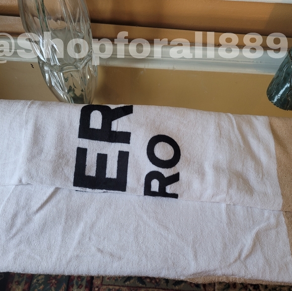Burberry towel - Picture 1 of 5